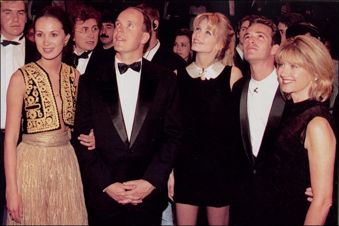 Olivia at the World Music Awards - Hello!
