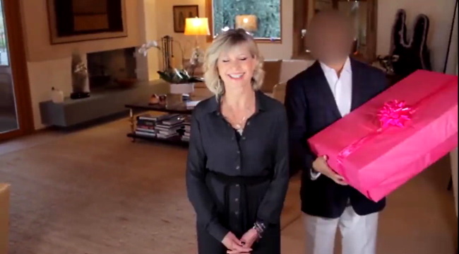 Olivia Newton-John reunited with her Grease leather jacket 2019 Olivia Newton-John reunited with her Grease leather jacket 2019