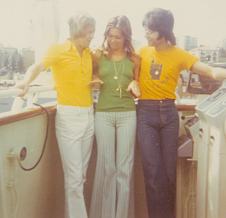 Behind the Scenes filming The Case - Olivia Newton-John, Cliff Richard and Tim Brooke Taylor and film crew.
