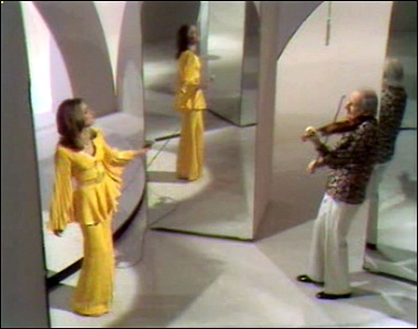 Olivia Newton-John, Stephane Grapelli Show March 1973 performing Honey Pie Olivia Newton-John, Stephane Grapelli Show March 1973 performing Honey Pie