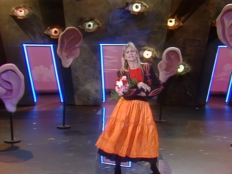 Olivia Newton-John on Wetten Dass performing The Rumour 1988